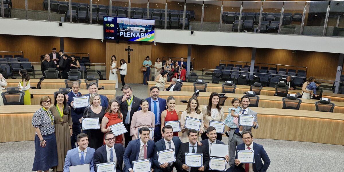 Em sessão solene, procuradores do Estado são homenageados e recebem Medalhas do Mérito Legislativo Pedro Ludovico Teixeira