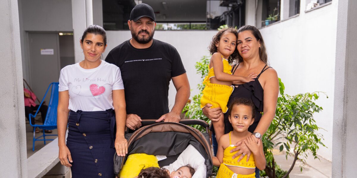Goiás Social: Casa do Interior acolhe simultaneamente três casos de gêmeas siamesas