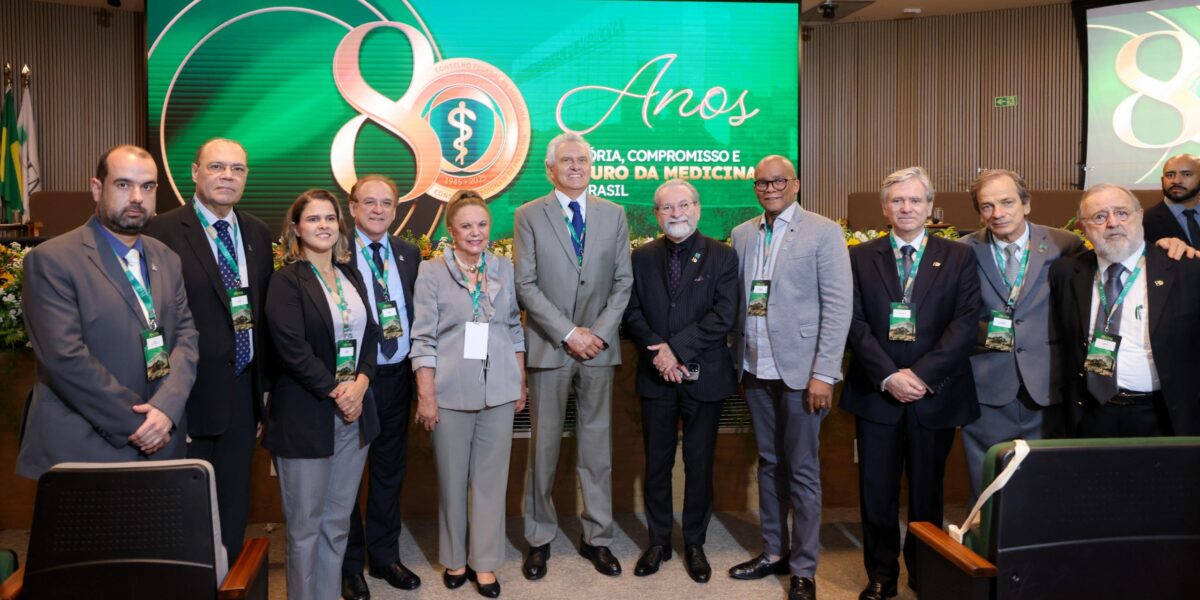 Caiado destaca papel dos médicos na saúde de qualidade durante celebração dos 80 anos do CFM