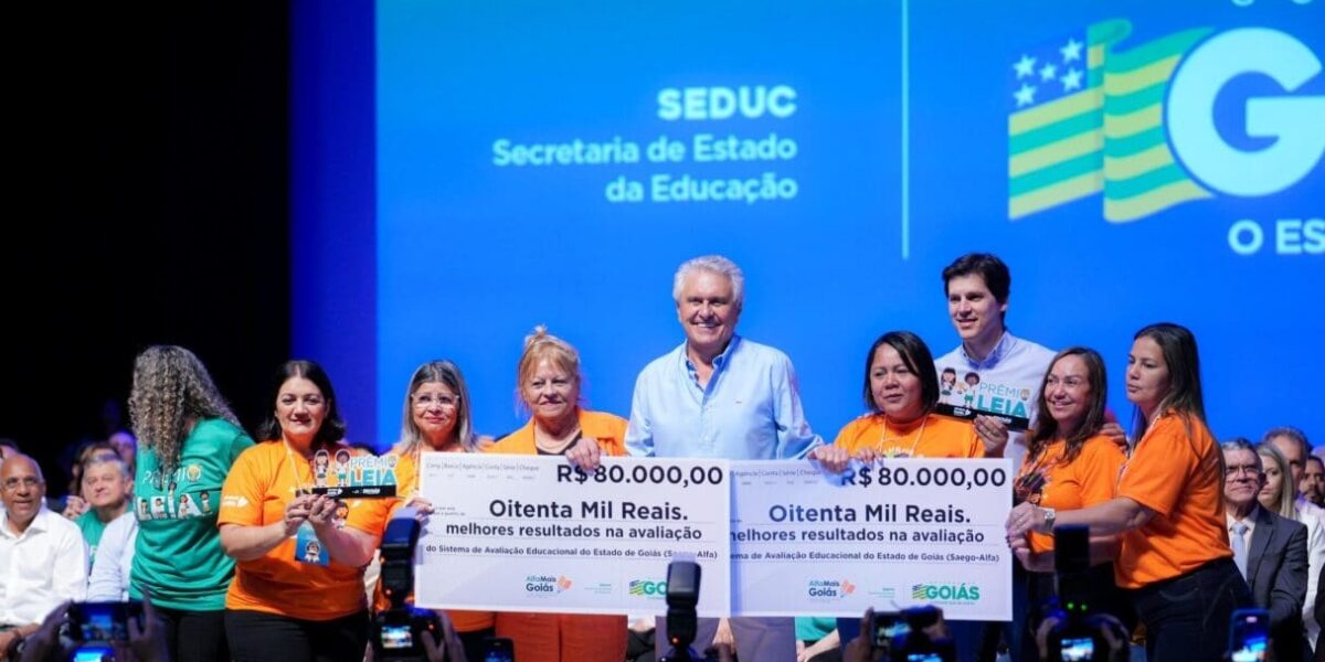 Caiado sanciona lei e garante R$ 40 mil a professores de escolas premiadas do Prêmio Leia