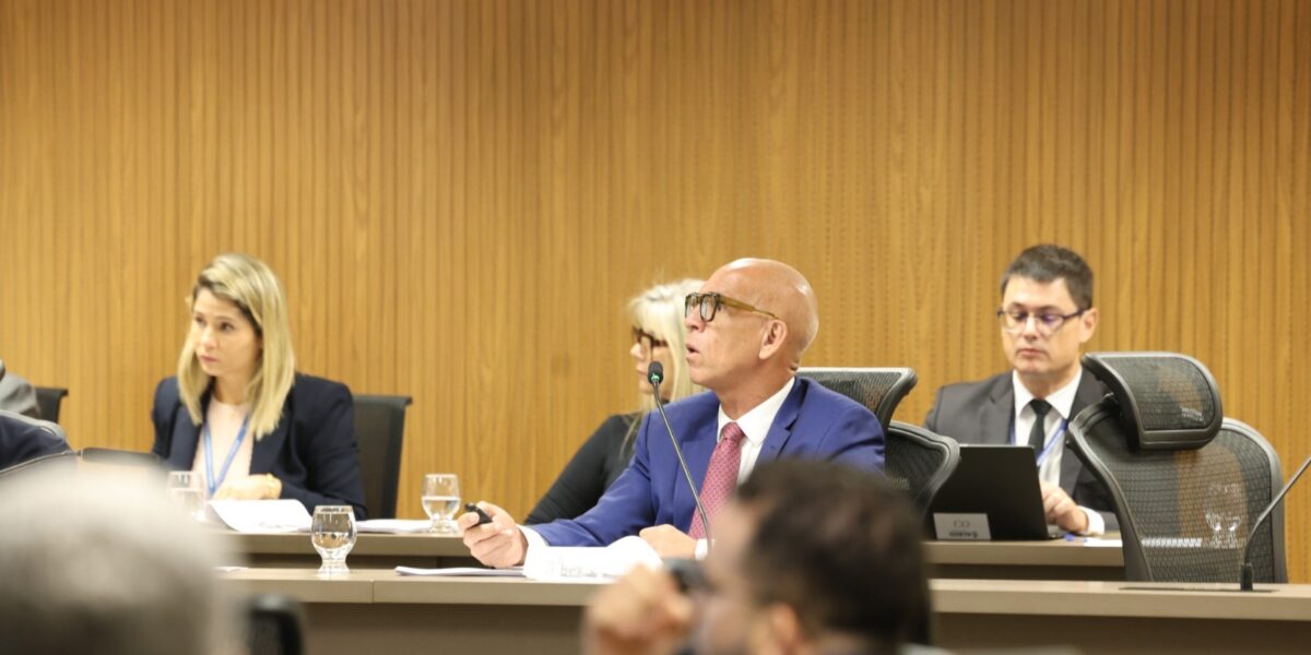 Governo apresenta PLOA 2026 e relatório fiscal do 2º quadrimestre na Alego