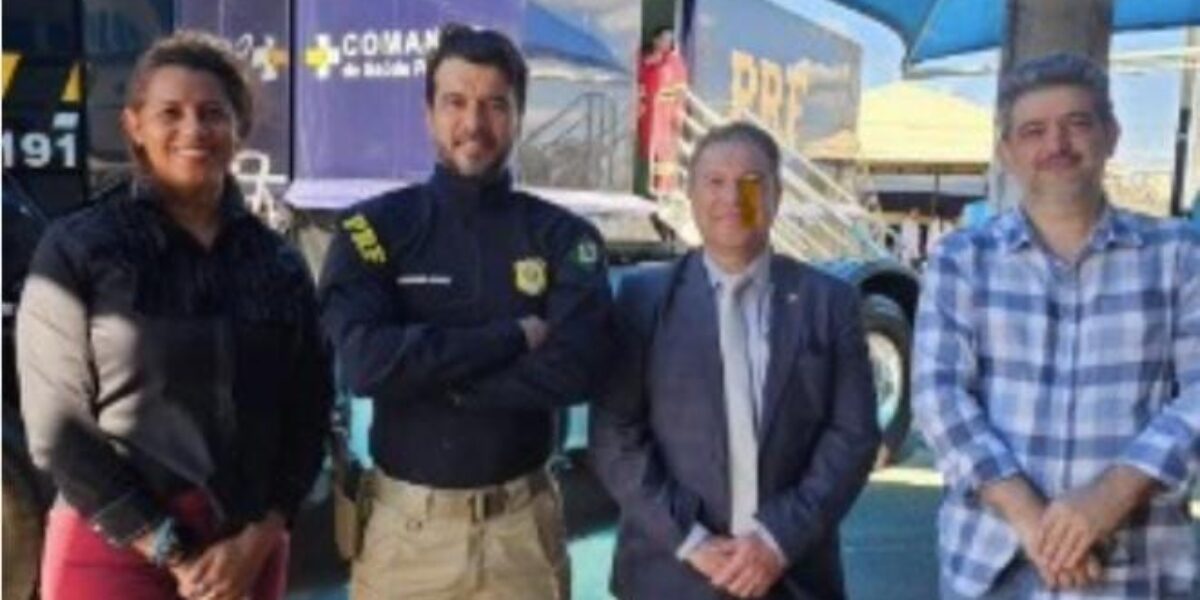 PRF-  Comando de Saúde e Cinema Rodoviário para caminhoneiros no DF e GO.