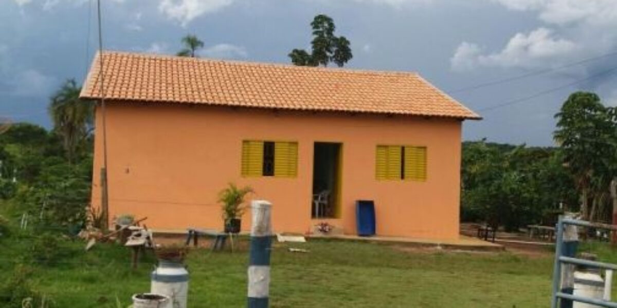 Governo Estadual atende famílias camponesas de Guarani de Goiás com moradias