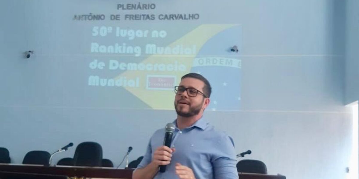 CGE discute controle social com servidores municipais em Uruaçu