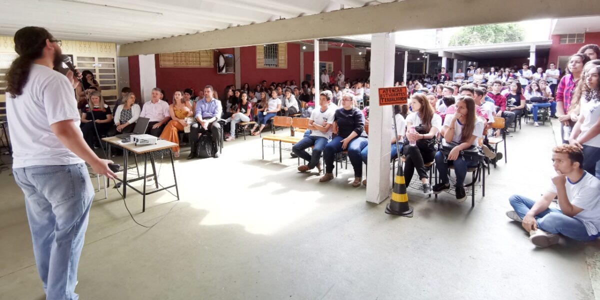 ‘Estudantes de Atitude’ do Colégio Estadual Jardim América apresentam relatório da Auditoria Cívica