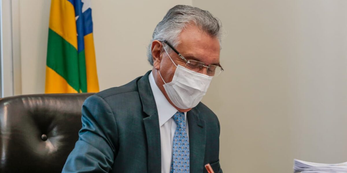 Ronaldo Caiado sanciona lei que consolida o controle interno no Estado de Goiás