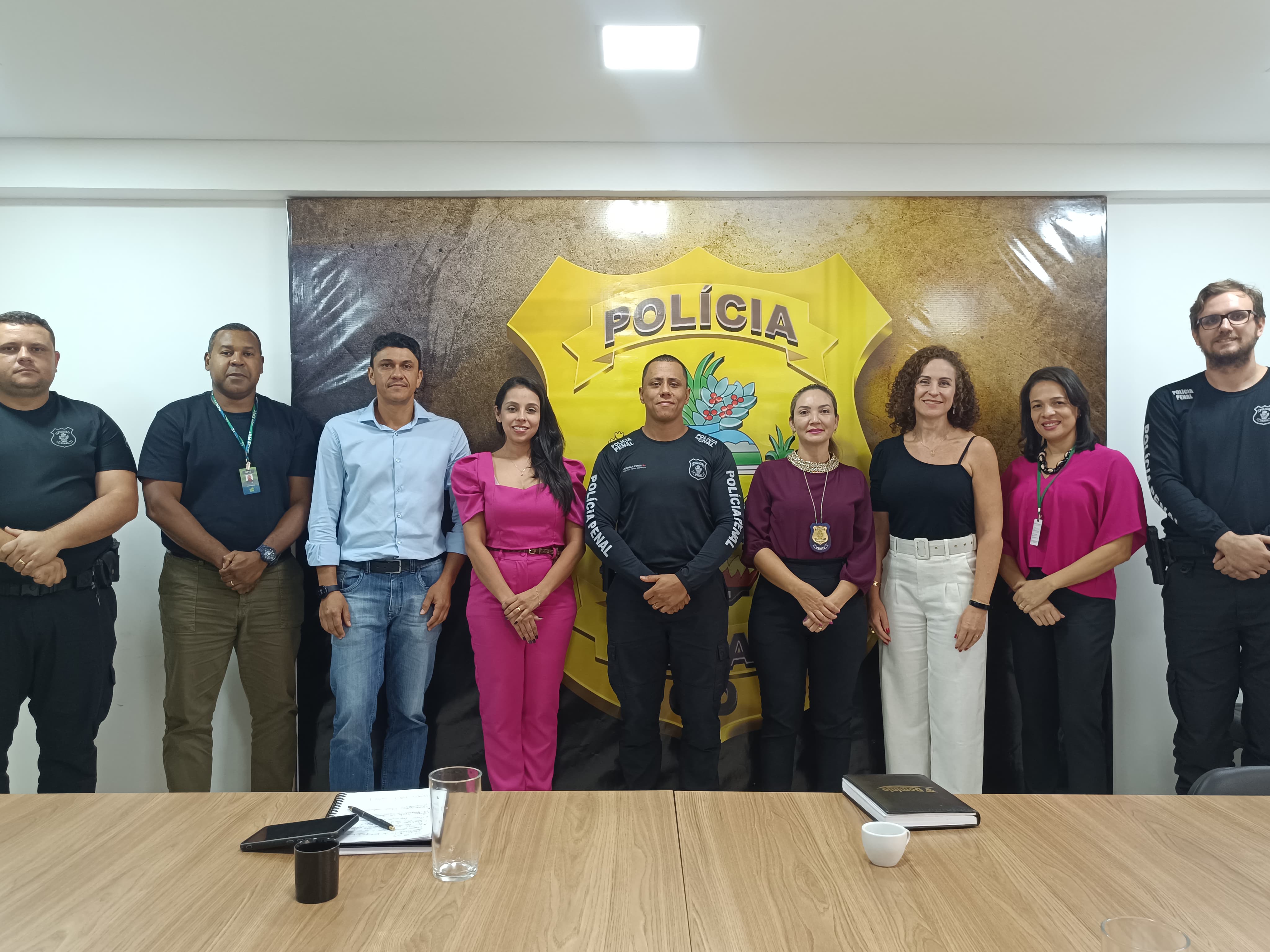 CGE faz ponte entre Polícia Penal e Polícia Técnico-Científica para doação de móveis feitos por presos 