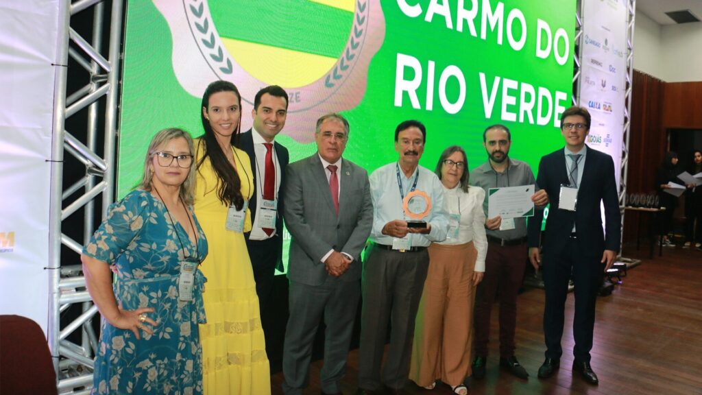 Município Carmo do Rio Verde recebendo o Selo Bronze na Cerimônia de Premiação