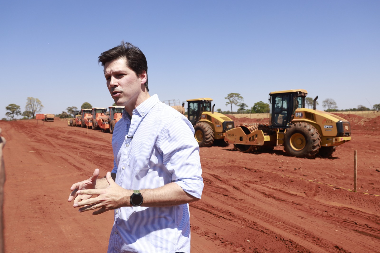 Daniel Vilela destaca que, em Goiás, as obras distribuem-se por diferentes áreas, como malha viária, logística, saneamento básico e habitação