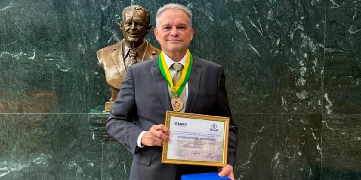Secretário-chefe da CGE recebe Medalha Pedro Ludovico Teixeira na Alego  