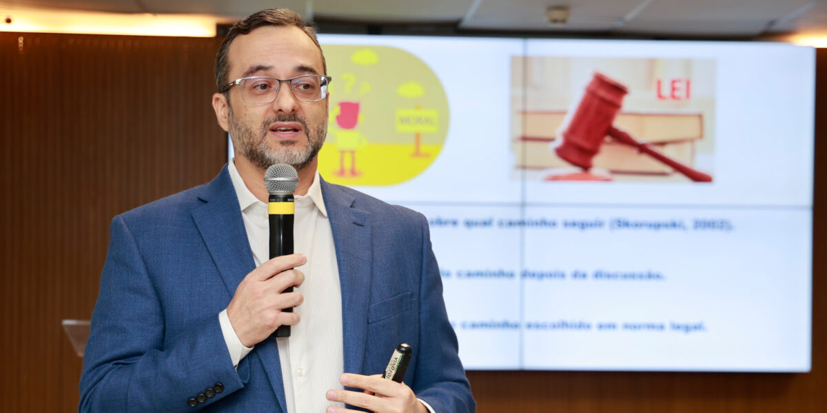 Auditor da CGE-GO ministra palestra sobre ética na administração pública a servidores da Alego