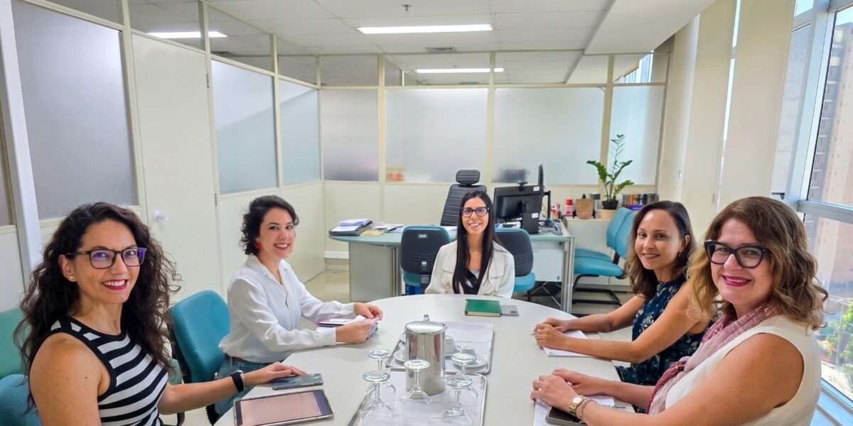 CGE promove série de visitas para divulgar a Ouvidoria da Mulher Servidora