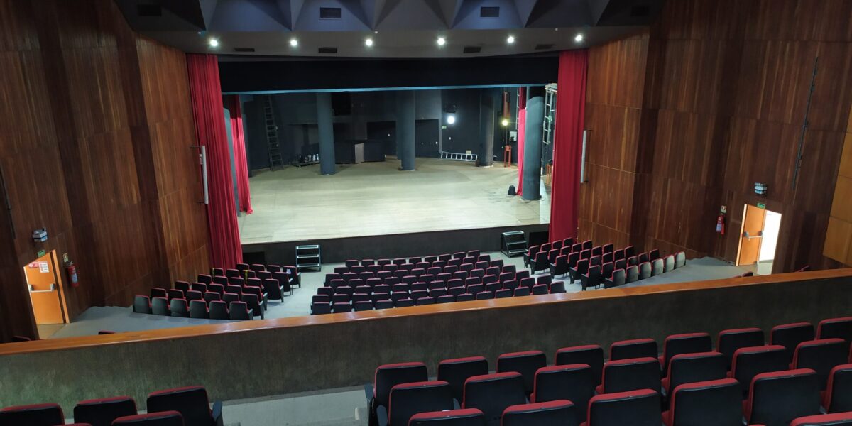 Espetáculo “Teus Olhos, Meus Versos” encerra temporada com apresentação no Teatro Goiânia