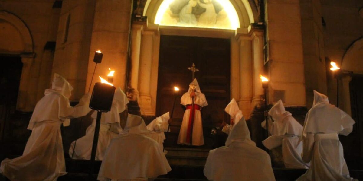 Semana Santa em Goiás: Rezando pelas almas do purgatório, Procissão dos Penitentes é realizada toda Quinta-Feira Santa