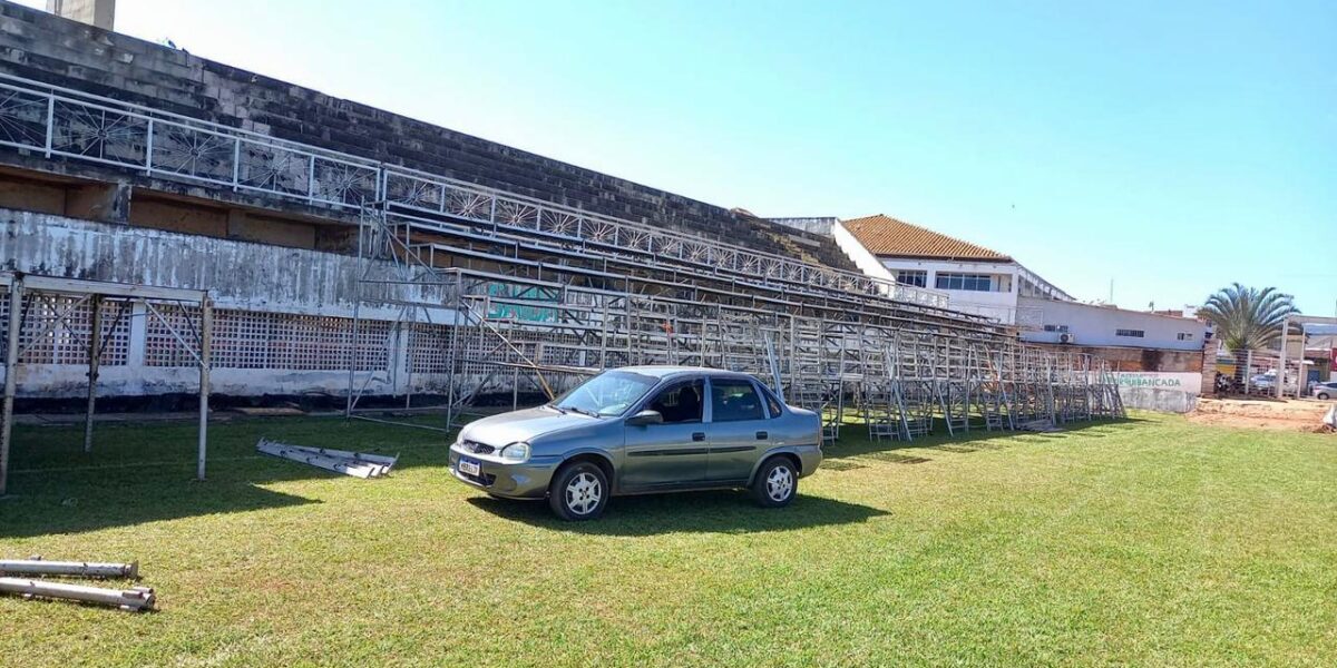Cavalhódromo de Pirenópolis recebe estrutura para as Cavalhadas 2023