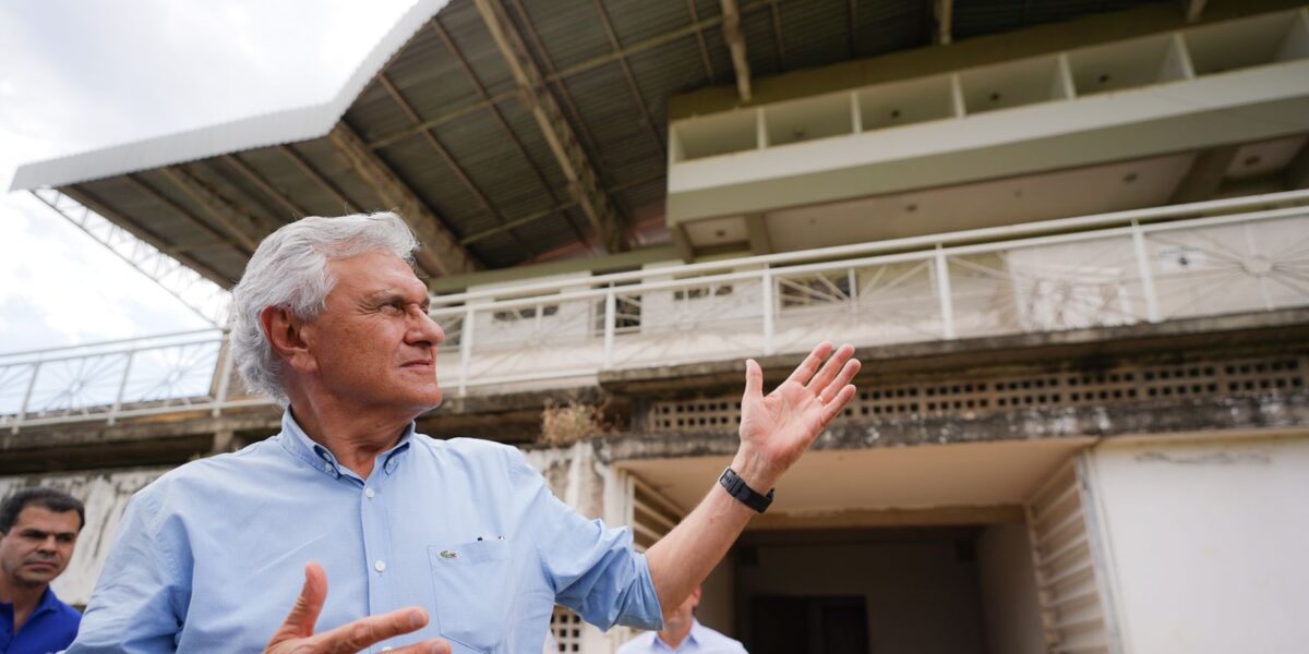Em Pirenópolis, Caiado autoriza novo Cavalhódromo e entrega sinos de Igreja