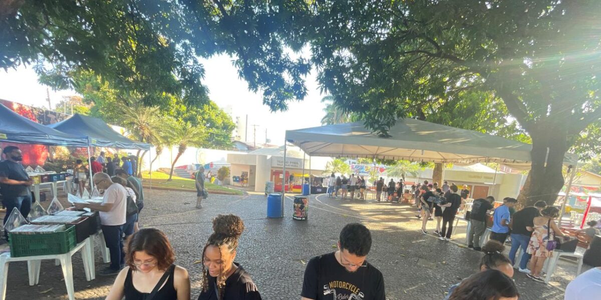 Martim Cererê recebe edição especial de Natal da Vinillândia