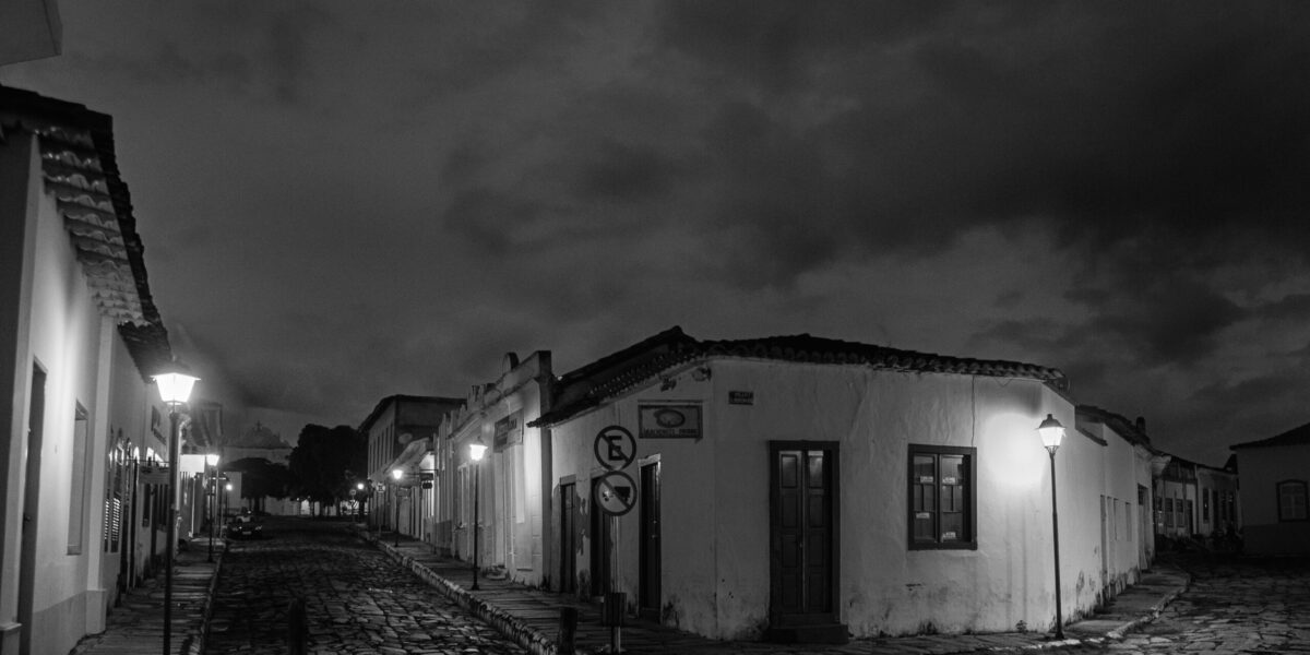 Vila Cultural Cora Coralina recebe exposição “A Margem é o Caminho do Expurgo”, de Júlio Abreu