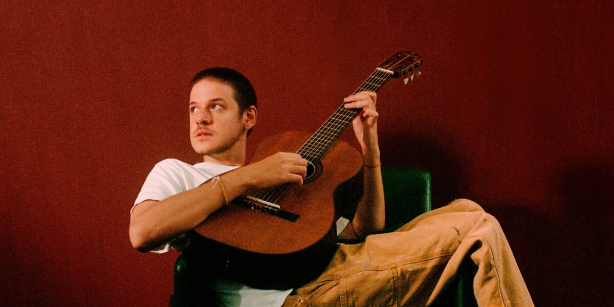 Teatro Goiânia recebe show intimista do cantor Rubel nesta segunda-feira (1º/9)