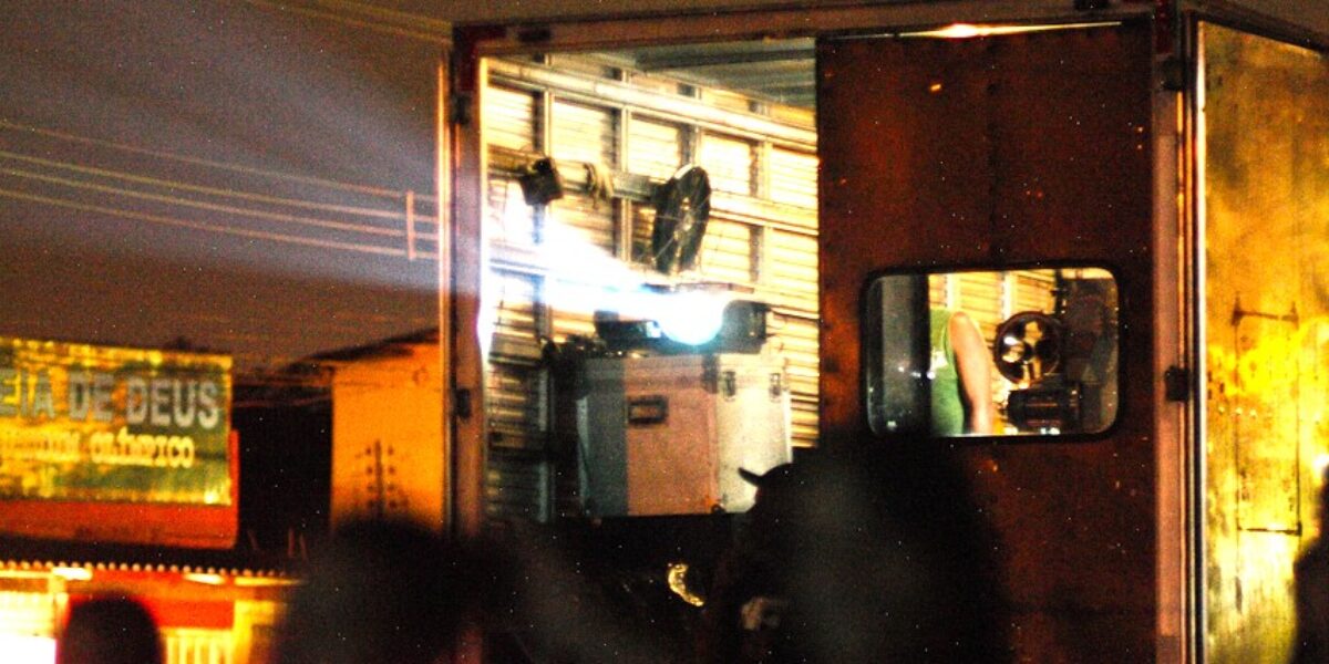 Com apoio do Governo de Goiás, cinema ao ar livre chega a quatro bairros de Goiânia