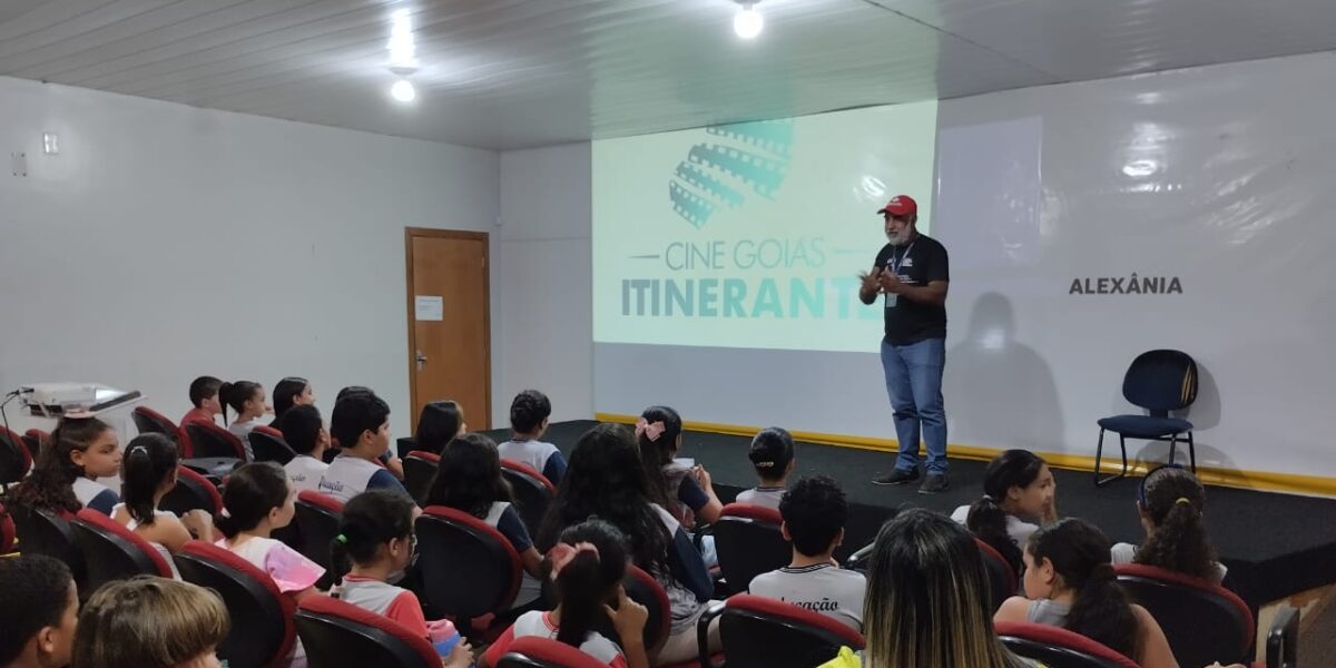Cine Goiás Itinerante encerra o ano com edição especial do Natal na Praça