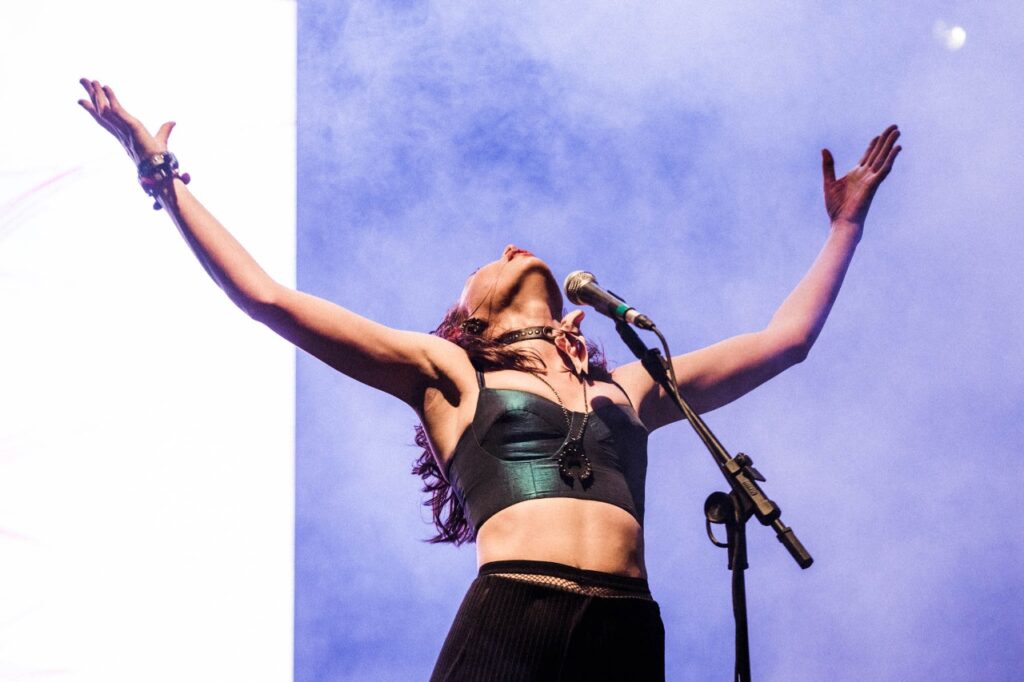 Salma Jô, ex-vocalista da Carne Doce, se apresenta em show solo no Martim Cererê neste sábado, 13/12