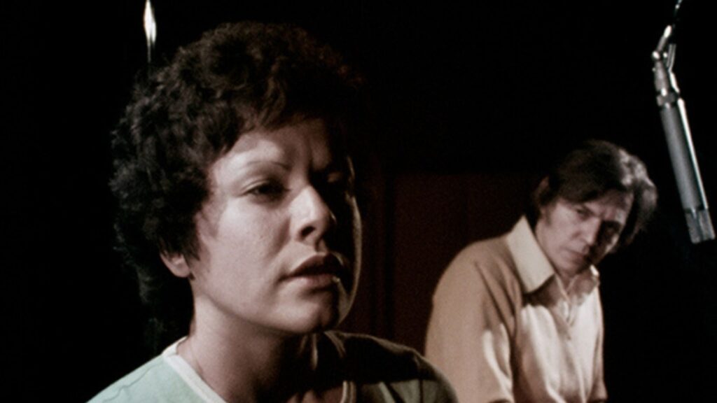 Cine Ferroviário de Pires do Rio exibe documentário sobre Elis Regina e Tom Jobim com entrada gratuita nesta semana