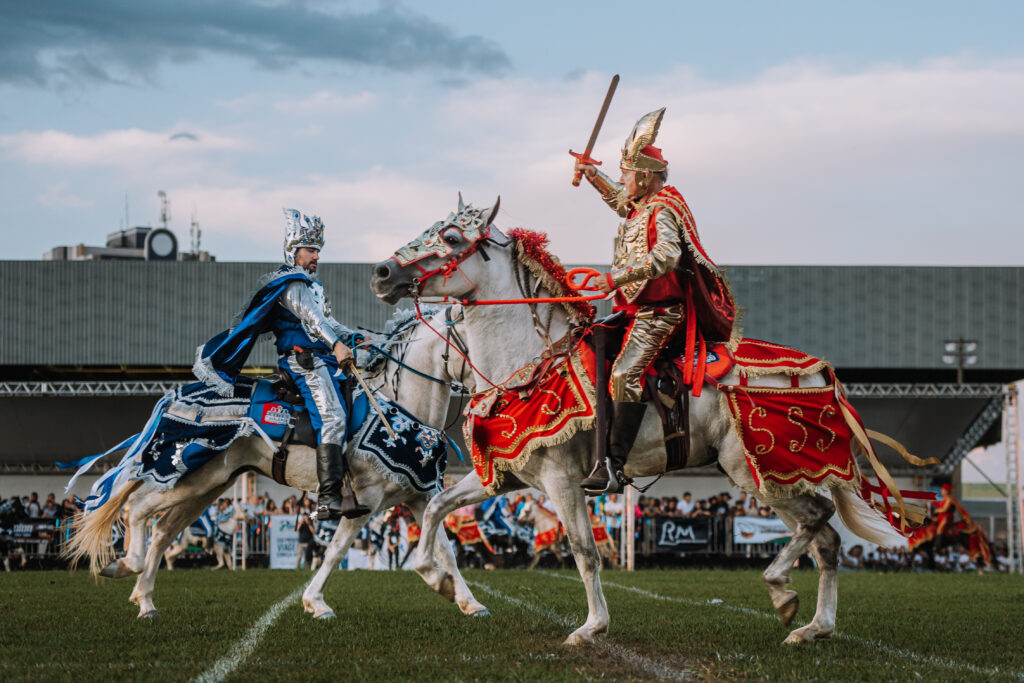 Governo de Goiás lança edital para seleção de OSCs para o Circuito das Cavalhadas 2026 com R$ 5 milhões em investimentos Governo de Goiás lança edital para seleção de OSCs para o Circuito das Cavalhadas 2026 com R$ 5 milhões em investimentos