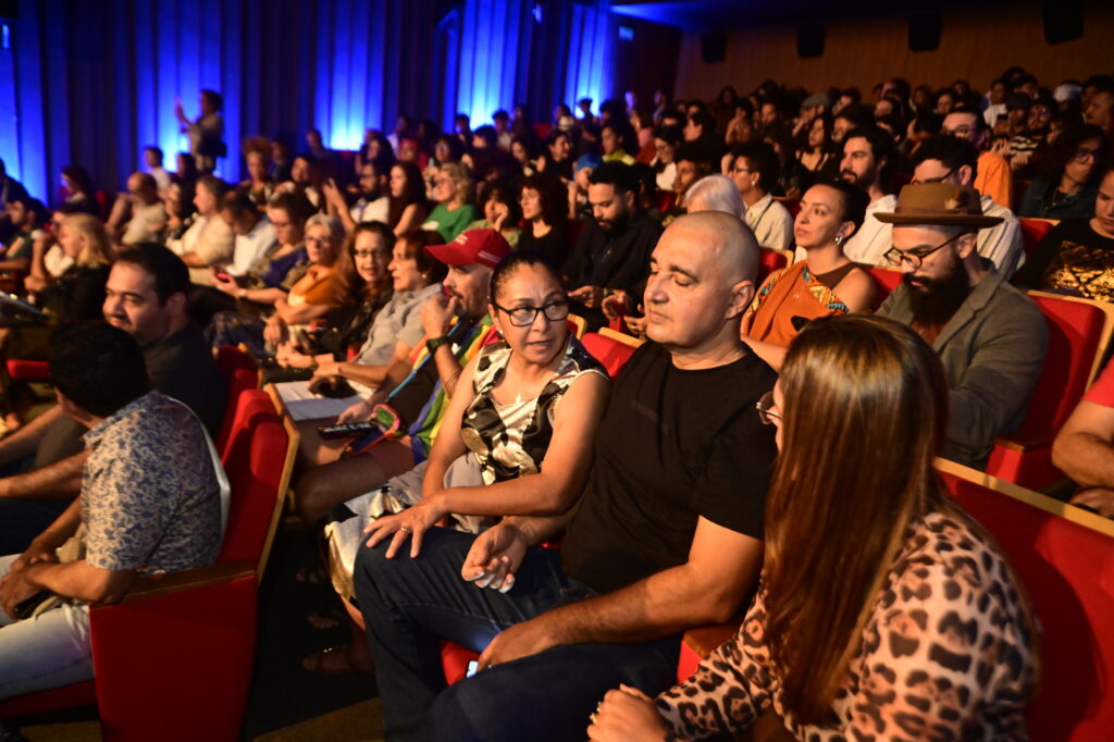 Fica 2026 encerra com cerimônia de premiação e show de Marcelo Falcão na cidade de Goiás