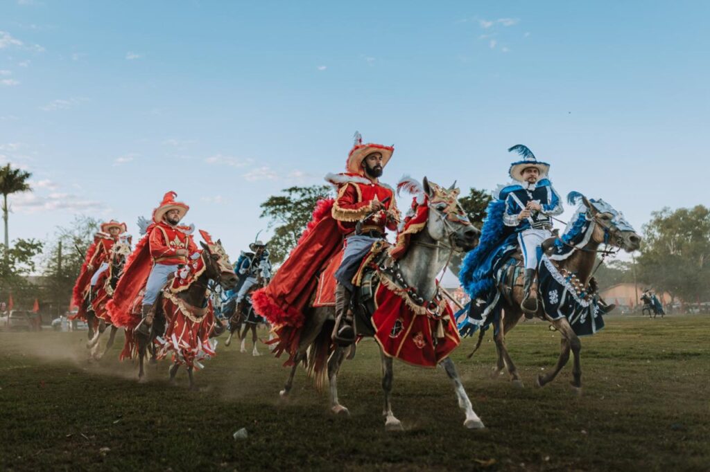 Cavalhadas de Crixás comemoram 144ª edição com tradição e festa que movem a cultura goiana neste fim de semana