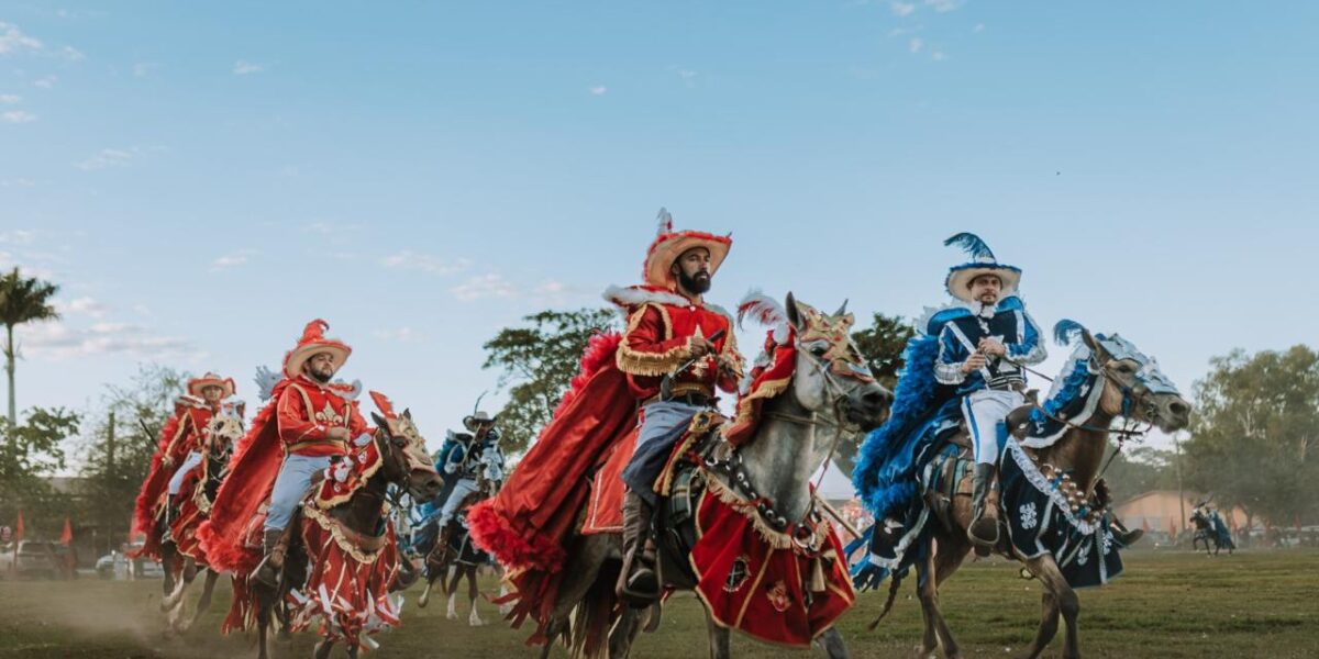 Cavalhadas de Crixás chegam à 144ª edição e preservam tradição centenária em Goiás