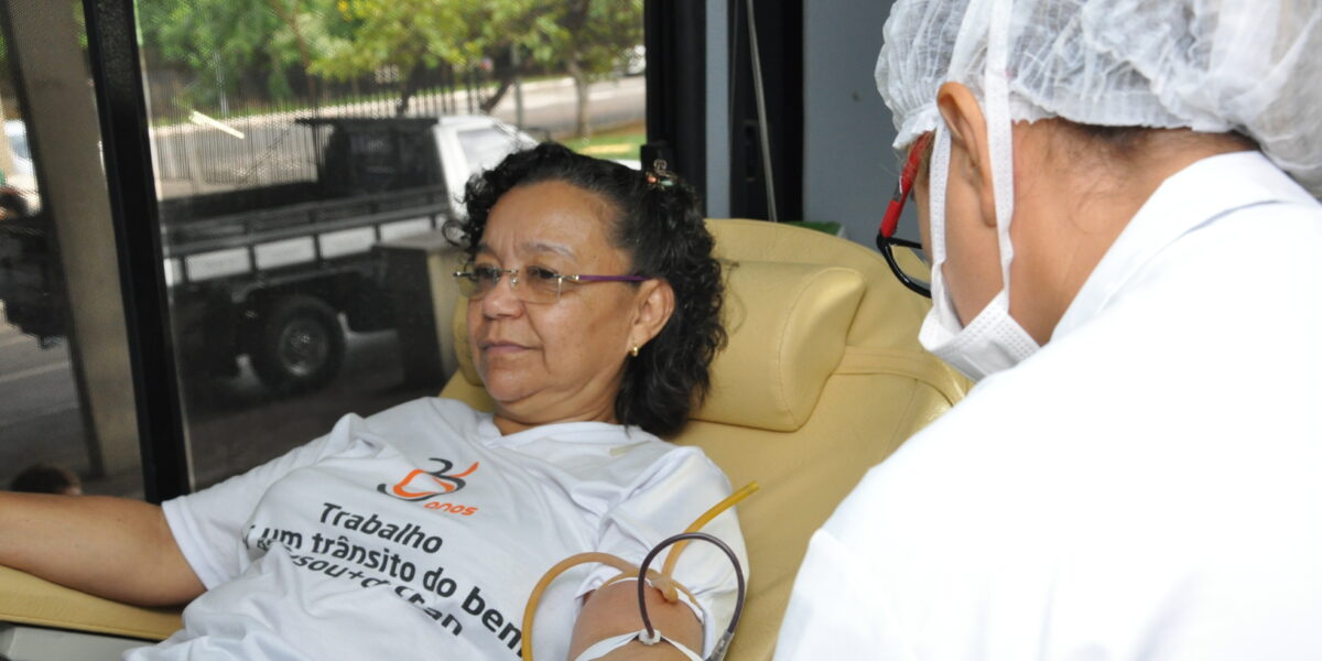 Servidores e usuários do Detran doam sangue