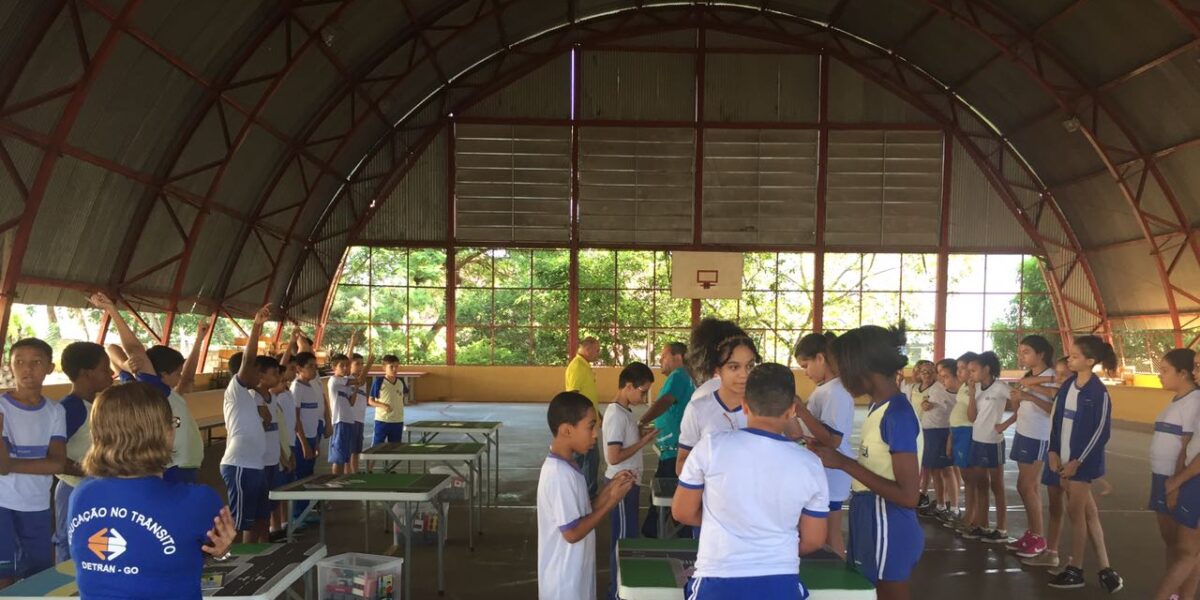 Detran realiza ações educativas na Escola Moisés Santana