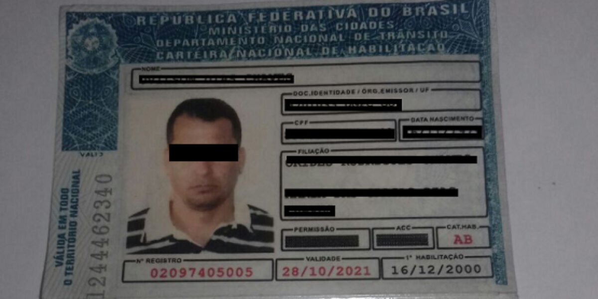 Assistência policial do Detran flagra condutor com CNH falsa