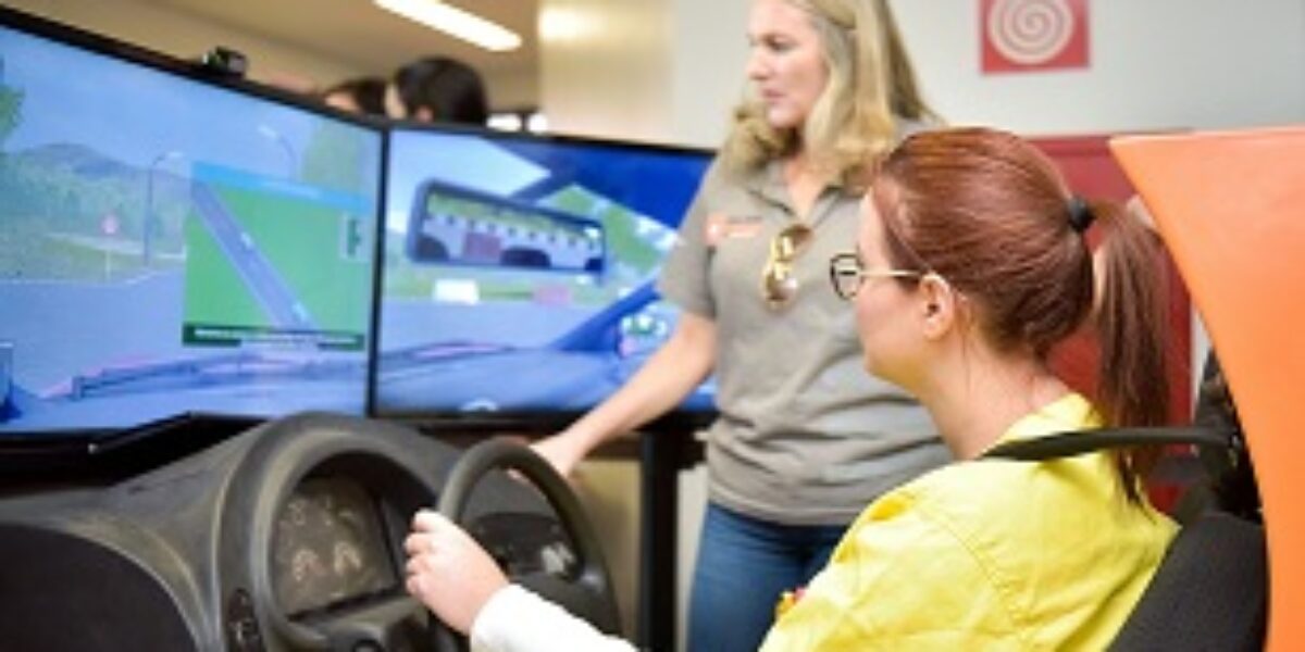 HUGOL recebe simulador de direção