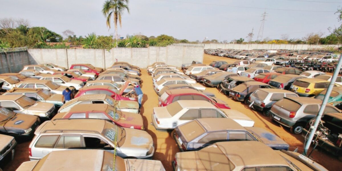 O Popular: Detran Goiás faz leilão para limpar pátio