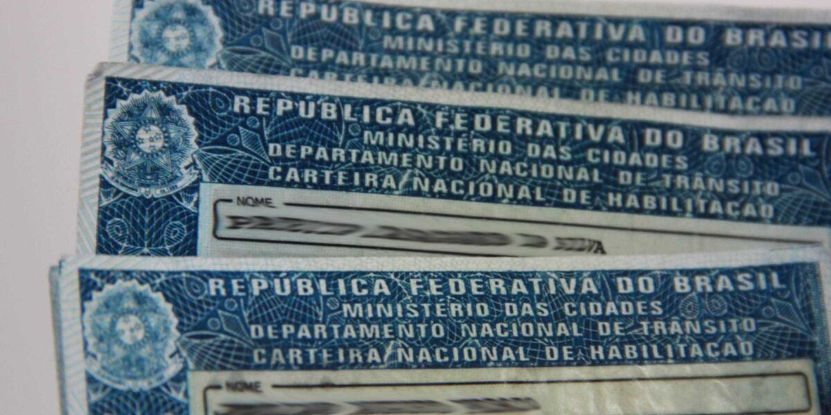 Detran apenas cumpre decisão judicial ao suspender CNH por dívidas