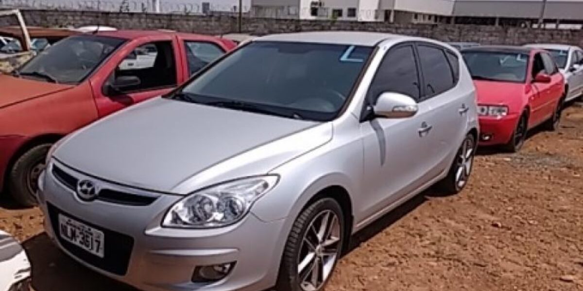 Detran realiza leilão de 3.300 veículos