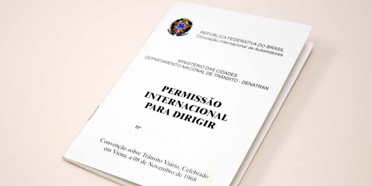 Permissão para dirigir no exterior pode ser solicitada no Vapt Vupt