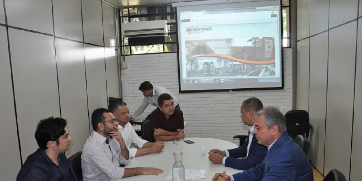 Comitiva do Detran-AC visita autarquia em Goiás