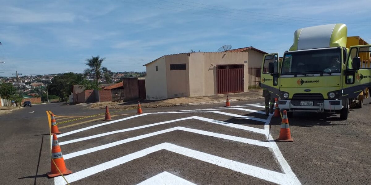 Detran entrega sinalização em Mineiros nesta sexta-feira