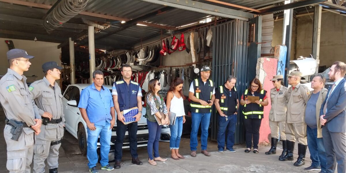 Operação Desmanche flagra irregularidades em ferros-velhos