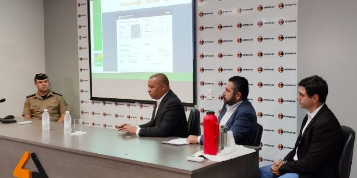 Detran implanta CRLV-e