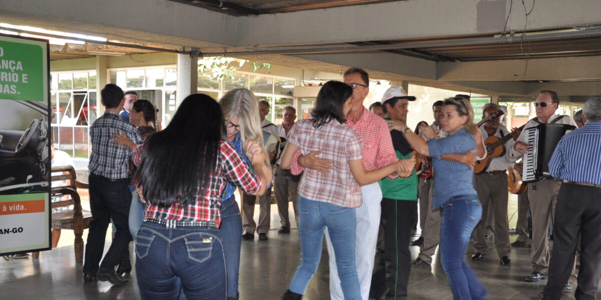 Servidores do padrão Vapt-Vupt recebem usuários em clima de Festa Junina