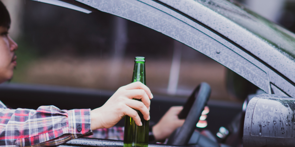 43 condutores são autuados por dia ao misturar álcool e direção em Goiás