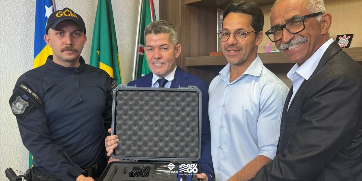 Detran-GO entrega etilômetro à Prefeitura de Santa Helena para reforço da Lei Seca