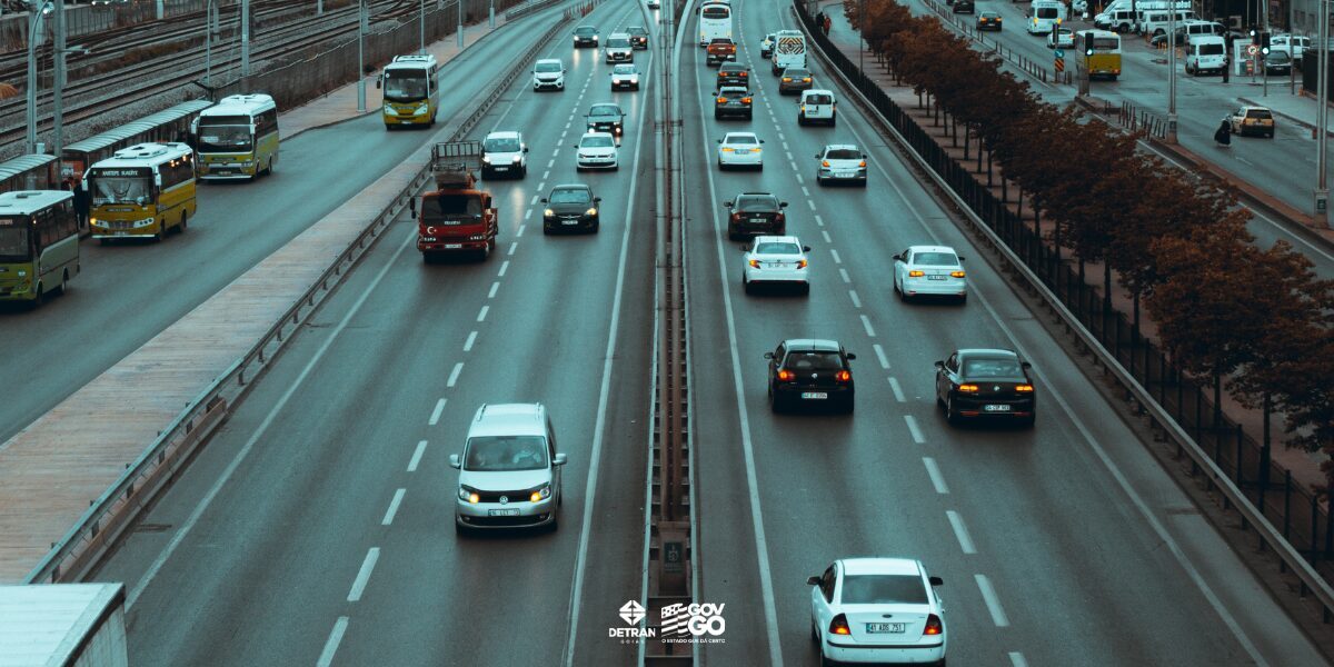 Condutores de 40 municípios goianos passam a ter 40% de desconto em multas via aplicativo