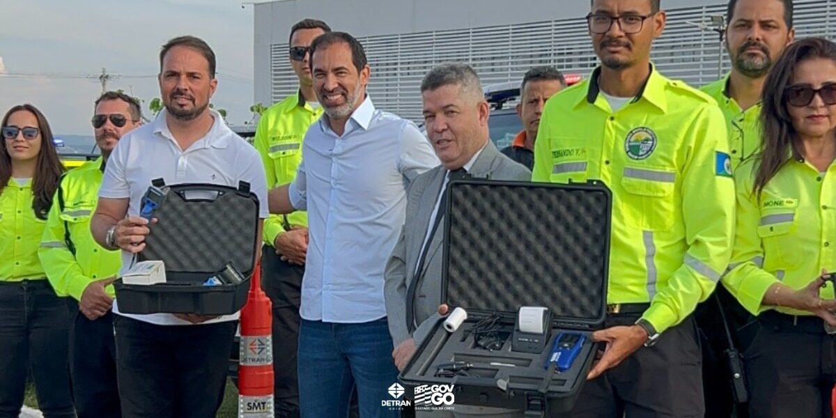 Detran-GO entrega etilômetros à Prefeitura de Senador Canedo