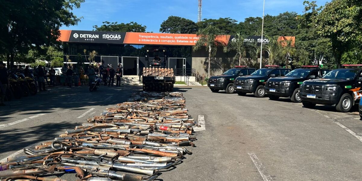 Detran-GO passam o rolo compressor em 500 escapamentos barulhentos