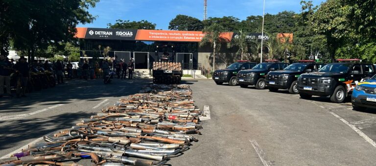 Detran-GO passam o rolo compressor em 500 escapamentos barulhentos